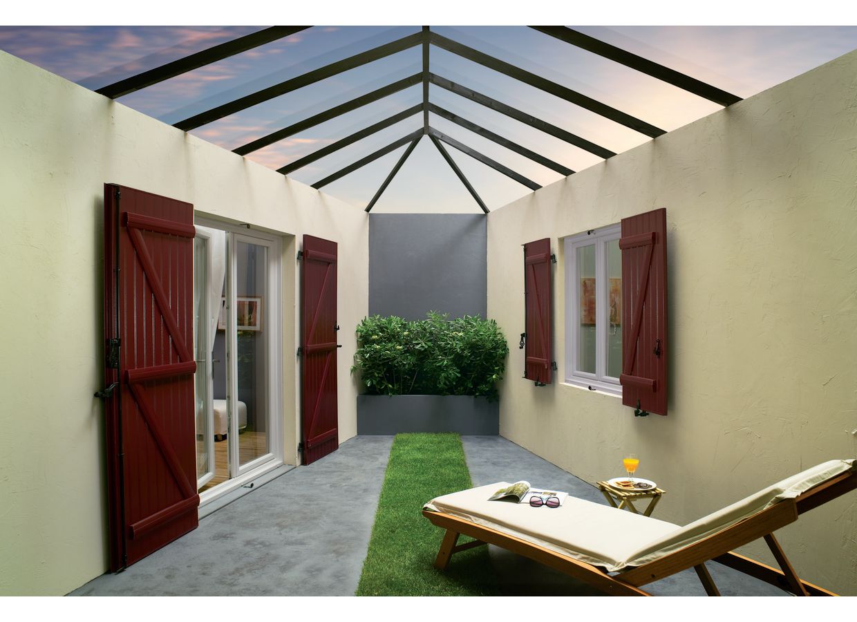 Volet battant PVC plein renforcé avec barres, écharpe et pentures sur mesure