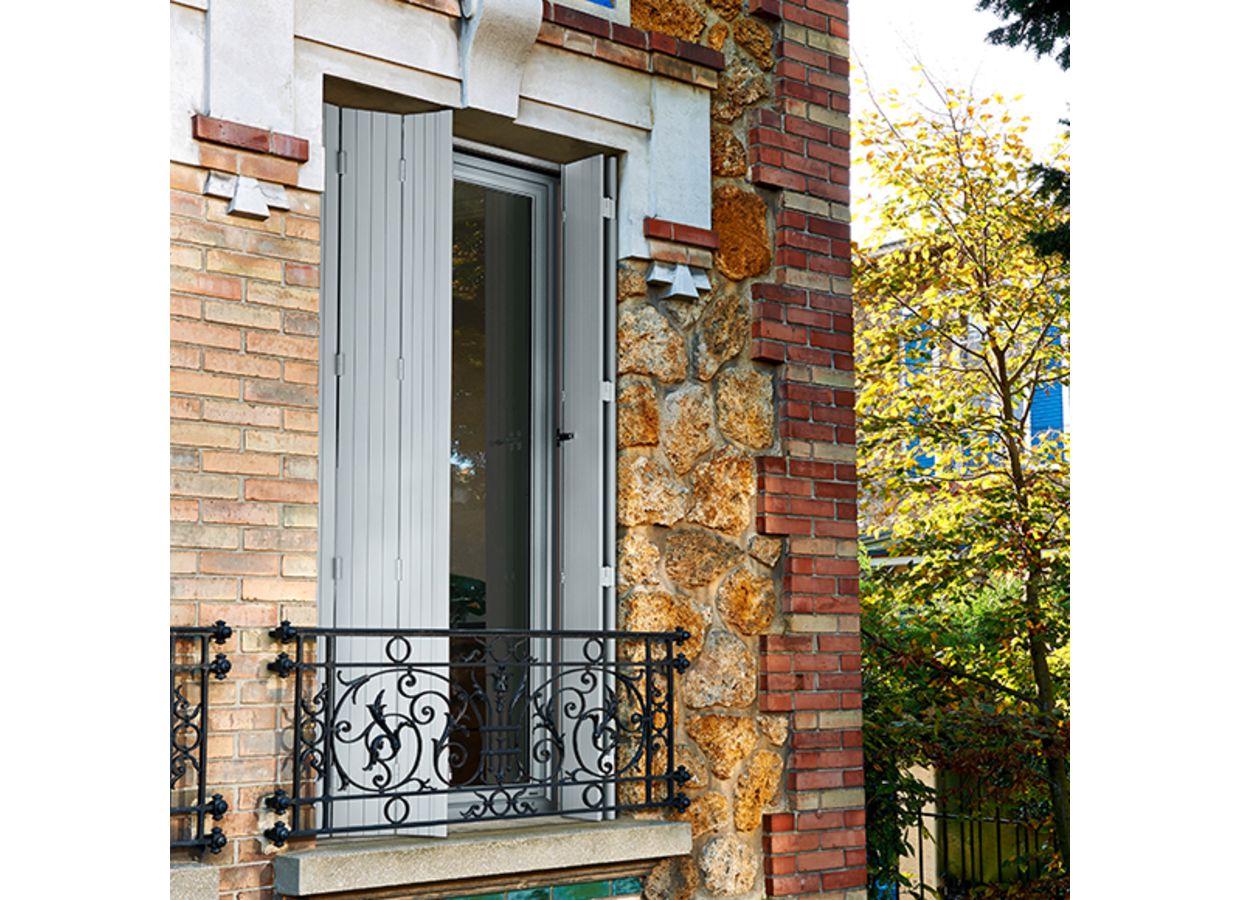 Persienne pliante NANCY en pin à lasurer sur mesure Main Image