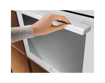 Four multifonction pyrolise blanc ELECTROLUX EOF6P46V1