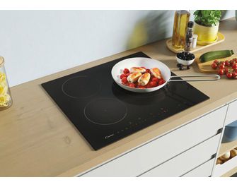 Table induction 3 foyers Candy CIS633DTT1