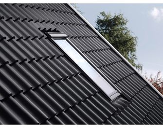 Fenêtre de toit à rotation VELUX standard Clearfinish GGL MK06 3054