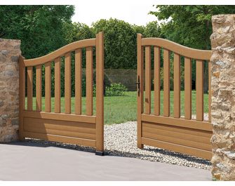 Portail battant bois CANNET chapeau de gendarme a/acc. fixes