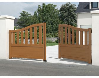 Portail battant bois SANCY chapeau de gendarme acc. réglables