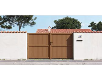 Portail battant bois FONTANGES avec accessoires réglables