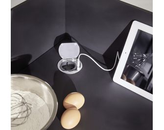 Prise simple à clapet 1 prise + 1 USB