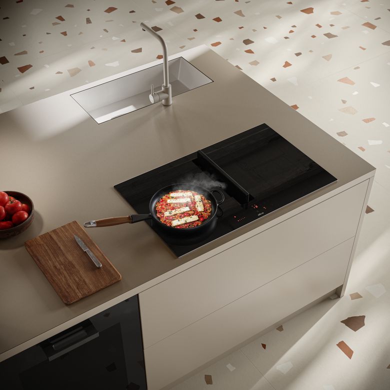 Table induction avec hotte Elica NIKOLATESLAFITBLA70-Lapeyre