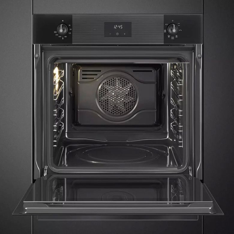 Four multifonction nettoyage émaillé noir Smeg SF6100VB3