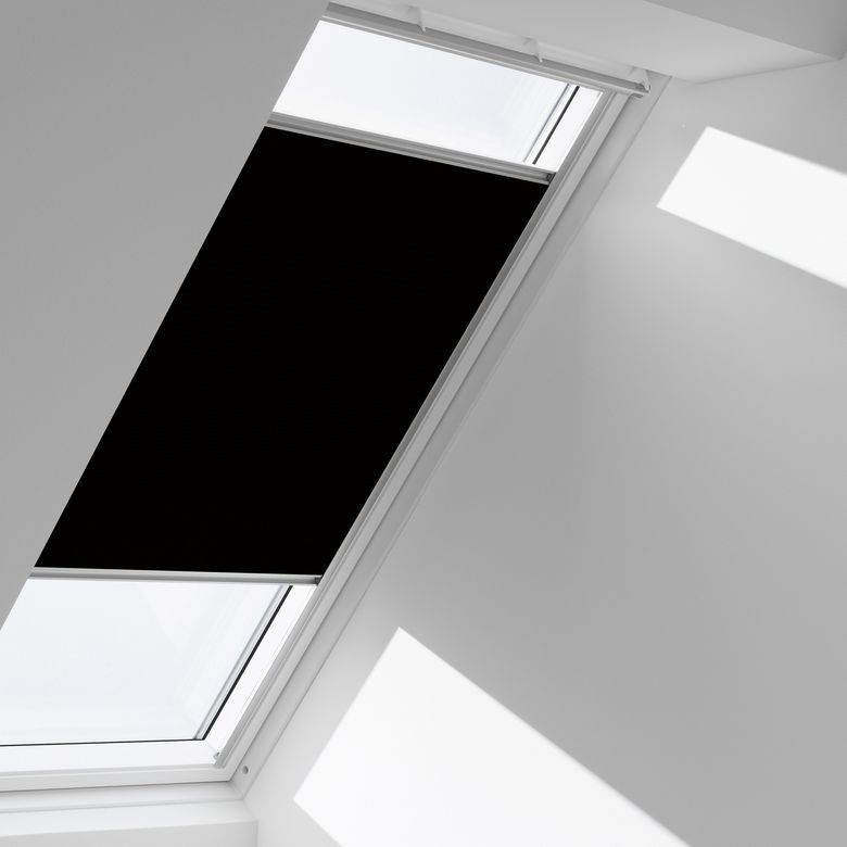 Store plissé occultant et Isolant Noir VELUX - FHC 1047 MK04 Main Image