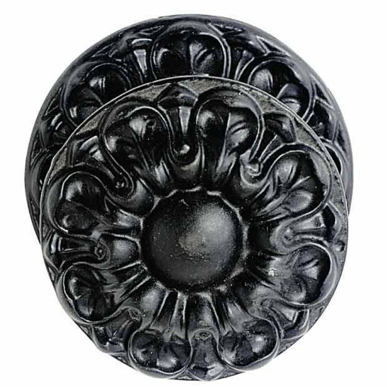 Bouton de tirage central Lorraine en fer noir pour porte d'entrée Main Image